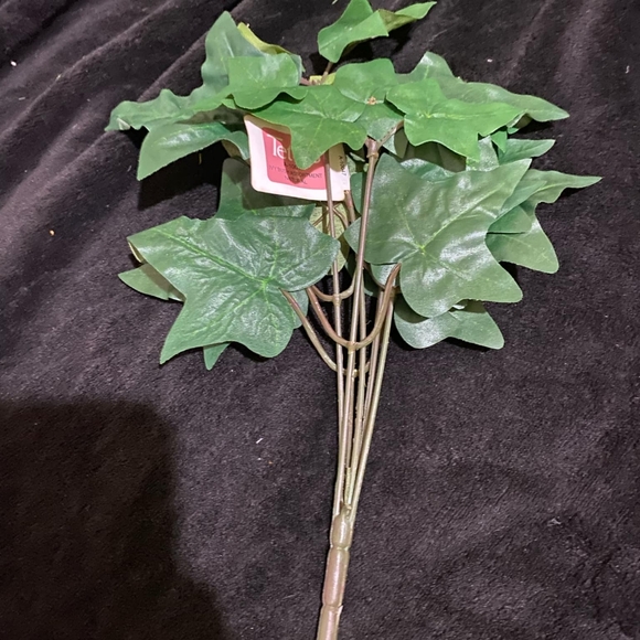 Black & white faux Floral & palm leaves, ivy and faux moss - Picture 5 of 5